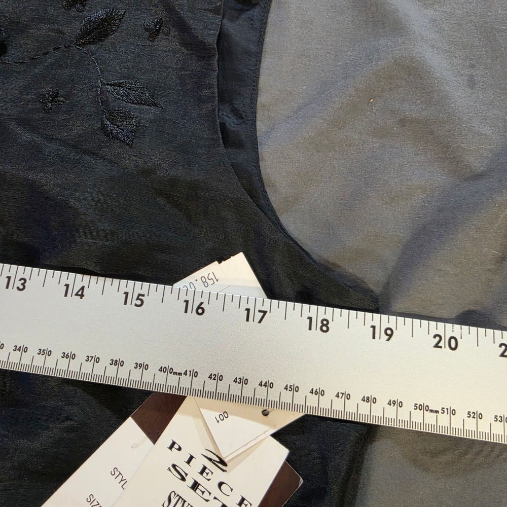 Cynthia Howie Maggy Boutique Black Floral Applique Button Back Shell Top 12 - Picture 6 of 11
